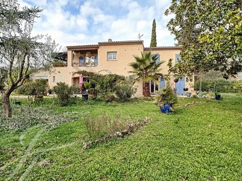 In the charming commune of Peymeinade, in the heart of a residential area, come and discover this Provencal villa. The spacious entrance hall leads directly into a 35 sq.m ground-floor master suite with dressing room, bathroom and toilet. A comfortab...