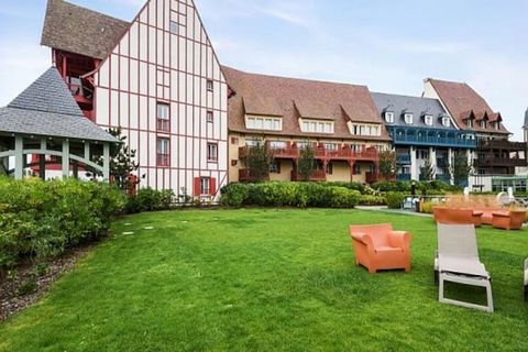 Dieses geräumige Apartment zwischen Deauville und Trouville bietet einen komfortablen Rückzugsort für bis zu sechs Gäste. Der Wohnbereich verfügt über ein Schlafsofa, während in den beiden Schlafzimmern ein Doppelbett und zwei Einzelbetten für eine e...