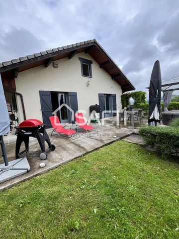 Située à 25kms d'Annecy, 12kms de Frangy, 10Kms de Seyssel et 45mn de Genève, à Mionnaz, commune de Menthonnex sous Clermont, cette maison récente de 2005 saura séduire les acquéreurs souhaitant s'installer dans un cadre champêtre tout en étant proch...