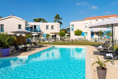 The Residence Les Carrelets*** located in Saint Palais sur Mer, welcomes you in a pleasant setting just 150m from the seaside so that your vacation rhymes with relaxation... Made up of 71 apartments in 7 buildings, the nearest shops are only 100m awa...