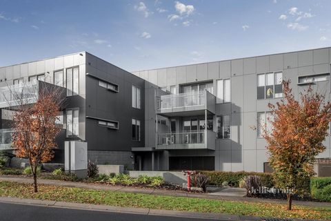 Zeitgenössisches Wohnen in begehrter Lage in Deakin und Mt Waverley, SC Durchflutet von natürlichem Licht und mit einem großzügigen, nach Norden ausgerichteten überdachten Balkon mit Blick auf die grünen Baumkronen, verspricht diese geräumige Wohnung...