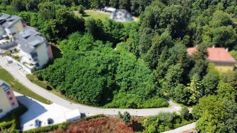 Zonnig, rustig, idyllisch en met een fantastisch uitzicht op de bergen, deze bouwplaats in Viktring vervult alle wensen voor uw perfecte huis. Geniet van een rustige, natuurlijke omgeving met een prachtig uitzicht op de bergen. De zuidelijke oriëntat...