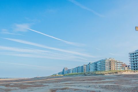 Apartment with 3 bedrooms on the sea wall. Casino included. Nestled in the serene coastal town of Nieuwpoort, this exquisite apartment offers the perfect blend of comfort, convenience, and breathtaking vistas. Located just a stone's throw away from t...