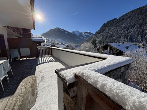 CHATEL IMMO, uw makelaarskantoor in Châtel, biedt u dit prachtige T4-appartement aan op de eerste verdieping van ongeveer 64m2. Het is gelegen in de toeristische residentie CGH Les Chalets d'Angèle en is onderworpen aan de LMNP-status. De huidige han...