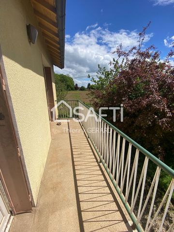 Située à Champignelles (89350), cette maison de 115 m² sur un terrain clos de 1000 m² offre un cadre paisible à ses habitants. Proche des écoles, commerces, elle garantit une proximité appréciable pour les familles. De plus, la présence de la fibre d...