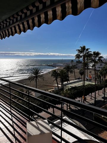 Apartment for Sale in the Heart of Marbella - Beachfront Property Discover this charming apartment in a prime location, situated right in the center of Marbella, on the beachfront, and overlooking the iconic Promenade. This cozy home features one bed...