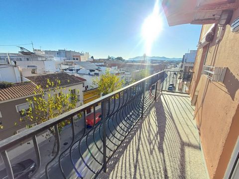 Totally reformed spacious apartment located a short distance from Oliva town centre and all amenities Available for long term rental There is a large lounge diner with air conditioning and two patio doors to the balcony three double bedrooms one of w...