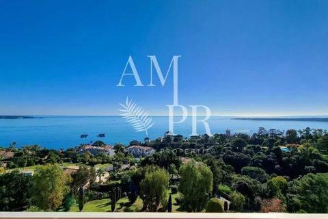 Amanda Properties offers you in a luxury residence with 24/24h guard, swimming pool, a magnificent corner flat of 128 m2 completely renovated with quality materials. This property consists of an entrance hall, a living/dining room, a fully equipped k...