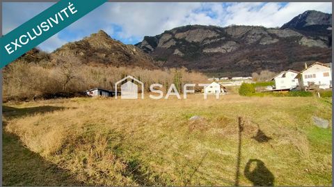 Situé sur la commune de La Tour en Maurienne (Hermillon). Accès à l'autoroute 2 minutes, la gare de Saint Jean de Maurienne à 5 minutes et les stations de ski à 22 minutes. Ce terrain de 2579 m² offre un cadre privilégié pour construire la propriété ...