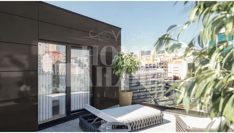 Piso de 2 dormitorios NUEVO, con plaza de garaje, con excelentes calidades constructivas en Avenidas Novas. Compuesto por: Salón comedor con 28m2 con salida a una terraza de 26,8m2, Cocina en Openspace, dormitorio con 14,9m2 con salida a un balcón, b...