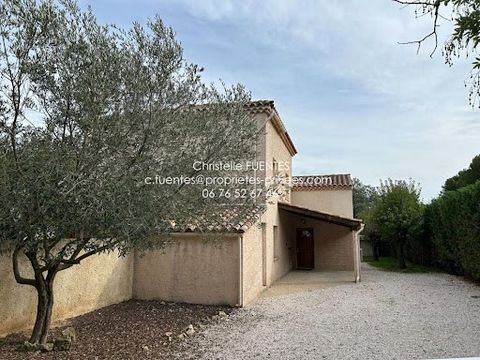 Ideally located in a peaceful cul-de-sac in a residential area, on the heights of the charming town of Mèze, this house is perfect for a family looking for calm and comfort. SELLING PRICE: 365,000 euros Sellers' fees Description of the property: With...