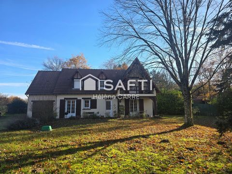 Située sur la commune de Vignoux sur Barangeon, à à peine 10 minutes de Vierzon, à moins de 2H de Paris, Hélène Carre vous propose cette magnifique maison Solognotte rénovée dans un quartier calme et recherché sur un beau terrain arboré de plus de 15...