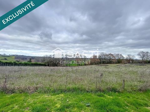 Situé dans la charmante commune de Varennes (82370), ce terrain de 1298 m² offre l'opportunité idéale de construire la maison de vos rêves au cœur d'un village dynamique. Bénéficiant d'un emplacement privilégié, les résidents pourront profiter d'un c...