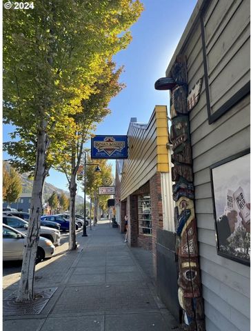 Please do not disturb tenants. 211 and 213 W Steuben are home to Antique's and Oddities, a Gorge fixture for 32 years! The buildings currently operate as one. With minor adjustments, these 2 buildings can function as 2 separate buildings (211-+/-5, 4...