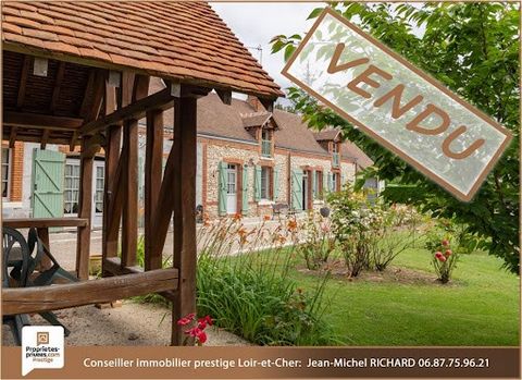 Jean-Michel RICHARD vous propose à Mur de Sologne (41230), Longère, gîte, 8 chambres, calme, jardin. Prix de vente 3125000 euros ***** Dans un cadre reposant et verdoyant très bel ensemble immobilier de 295m² avec une maison d'habitation de 176m², un...