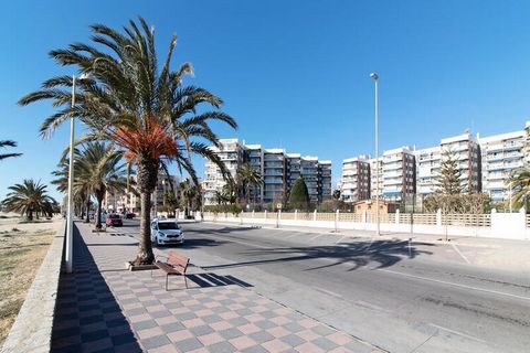 The apartment in Puerto de Sagunto offers comfortable accommodation for up to 5 guests (maximum 4 adults) across its three cozy bedrooms. Spanning 90 m², this property includes modern amenities like air conditioning in the living room and select bedr...