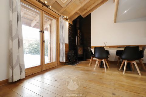 On three levels: apartment with a total area of 108 m2 of living space, 38.60 of which are under Carrez law, with private terrace on one level. View of the Aiguille du Midi and the Mont-Blanc Massif Located in a peaceful environment and not overlooke...