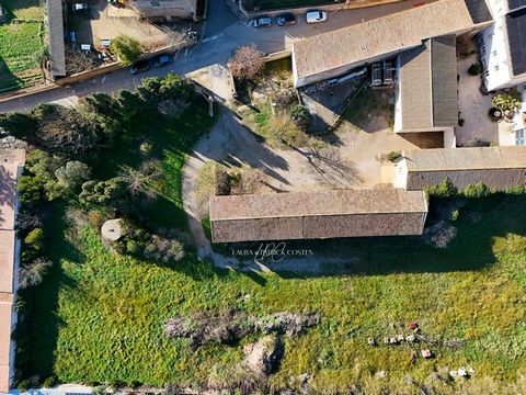 A Vendre ? Chateau viticole et potentiel hôtelier dans les Corbières Laura et Patrick COSTES vous proposent en exclusivité : Situé au coeur des Corbières, à proximité du village de Cruscades, ce domaine d'exception offre un cadre authentique et un fo...