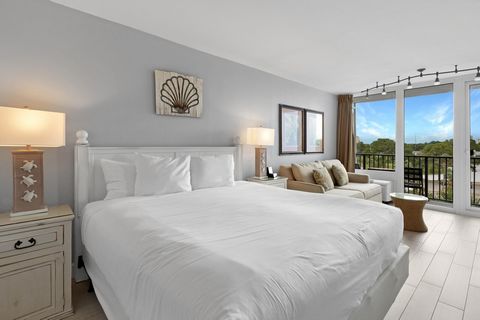 BUYER BONUS: Seller is offering $3,500 towards buyers closing cost with acceptable offer! Discover a charming studio at Bayside Inn Condominium in Sandestin Golf and Beach Resort, where comfort meets convenience. This cozy retreat features a well-des...