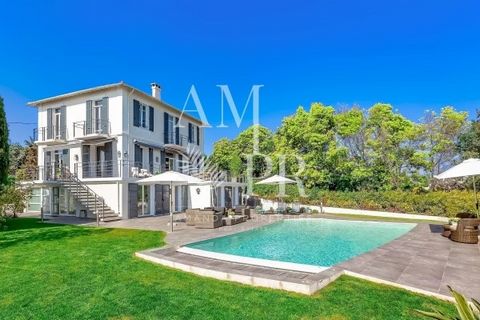 Discover this magnificent villa, combining charm and contemporary modernity, nestled just a few metres from Cannes town centre. With breathtaking views over the Bay of Cannes and the Lérins Islands, this rare and exceptional villa is a unique opportu...