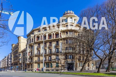 Plaza centenario, junto al antiguo Bellas Artes que se convertirá en el futuro Hotel Hilton. Venta de bonita vivienda, en perfecto estado y con vista muy despejada y muy soleada. Destaca por su luz y sus techos altos y su vista despejada. Se trata de...