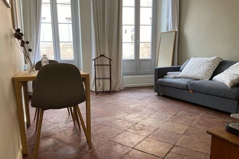 Discover Toulouse from this charming studio apartment, the perfect place to immerse yourself in the laid-back Southwestern way of life. Just steps from the Garonne River and Capitole Square, this apartment offers an ideal base to explore the city. Fr...