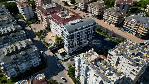 Nieuwbouw Woningen met Stijlvol Ontwerp in Complex in Alanya Antalya Luxe woningen zijn gelegen in een complex met sociale voorzieningen op 992 m² grond in Oba. Alanya is een van de ideale gebieden voor investeringen in de Middellandse Zee met zijn c...