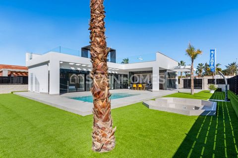 Vrijstaande villa's in bungalowstijl met 3 slaapkamers in Castillo de Montemar Moderne vrijstaande in bungalowstijl ... , zijn gelegen in Castillo de Montemar, een herenhuis gebouwd in de late achttiende eeuw op de overblijfselen van een oud middelee...