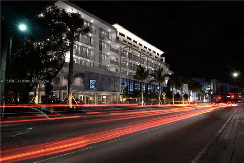 AVVISO AGLI INVESTITORI DELL'OSPITALITÀ @ MIAMI BEACH! HOTEL 70 CHIAVI IN VENDITA... Questa offerta consiste nell'acquisire 70 unità alberghiere + 70 posti auto e depositi, oltre a spazi commerciali affittati a Starbucks e un ufficio... L'hotel è com...