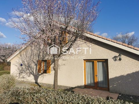 House on a plot of 693m² comprising on the ground floor lounge, fitted kitchen, bedroom, bathroom, toilet, utility room. Upstairs: 2 bedrooms, shower room and toilet. You can take advantage of the swimming pool, gym, saunas, tennis courts and bowling...