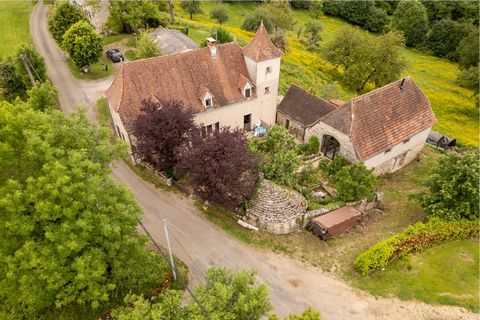 À vendre  Ensemble immobilier de charme à Bio, proche Gramat  260 m² sur 1,8 ha