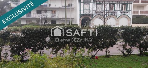 Plages et commerces à pied.