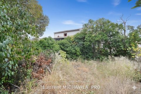 Maison de village de 90m2 à rénover avec grand garage,terrasse et jardin sur une parcelle de 235m2