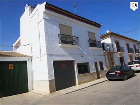 This large townhouse is located in the pretty village of Palenciana a bustling working village with all the local amenities close by and surrounded by Andalucian countryside views. The large townhouse has been divided in to 2 separate apartments with...
