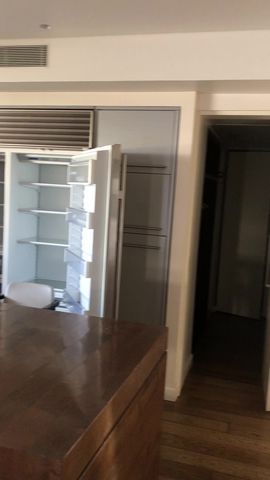 Huge and prestigious apartment in a luxurious and sought after complex in the Ramat Aviv Gimel neighborhood. Originally four apartments (registered in the municipality as two housing units- according to the owner's representative). The area of ​​the ...
