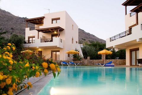 Blue Dream Superior Villa ligt op een kleine complex residentie, bestaande uit drie villa's met zwembad, gebouwd en ingericht volgens de hoogste eisen, met kwaliteitsverzorging om te genieten van een unieke vakantie in Rhodes. Het geheel is omlijst d...