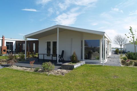 These detached accommodations at Resort de Rijp are all constructed in the traditional Zaan style. You can choose from a variety of comfortably furnished types. The 6-prson chalet Hackfort (NL-1487-11). The L-shaped, 6-person De Rijp type (NL-1487-03...
