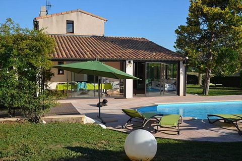 In a haven of peace and on the heights of the village, we invite you to discover this superb villa offering beautiful benefits and habitable immediately without any work. Welcome, the automatic gate opens in front of us revealing a paved parking for ...