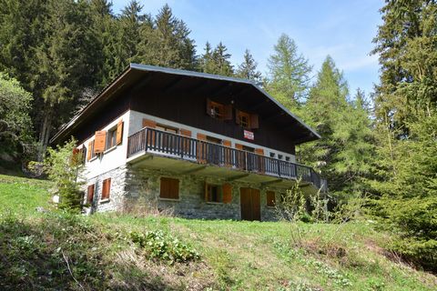 CHALET-APARTMENTS-HOTEL. Unique and privileged location in the sublime valley of Champagny-le-haut, at the gates of the Vanoise National Park and near the PARADISKI ski area. The impression of being alone in the world, without neighbors, along the ri...