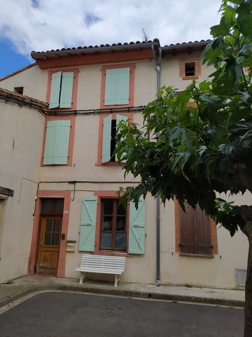 45 minutes from Toulouse, 10 minutes from Carbonne, house located in Rieux Volvestre in the village with all amenities (shops, doctors, pharmacy, schools, creche etc). House T5 of 170m2 semi-detached on two sides and on 4 levels with total land of 12...