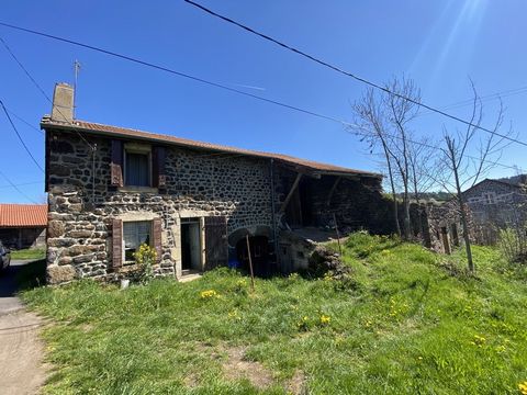 In a quiet hamlet and a natural environment, farmhouse to renovate. It includes an old house of about 60 m2 spread over two levels. : on the ground floor, living room and bedroom with shower; Upstairs two bedrooms. A stable and a barn for a total are...