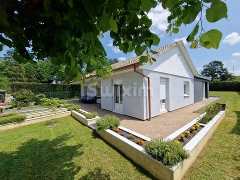 REF 18281 - Exclusively - 5 minutes ZAC CHATEAUFARINE - In the quiet of a dead end, this single storey house on an enclosed plot of 889 m² consists of a living room, kitchen, three bedrooms, shower room, toilet. Recent extension with a surface area o...