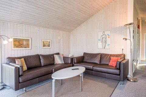 This lovely cottage is located on a hilly natural plot right next to a protected area. From the cottage you reach both the beach and the fjord on foot - shopping is also within walking distance. The cottage has 3 rooms, 2 of which are with double bed...