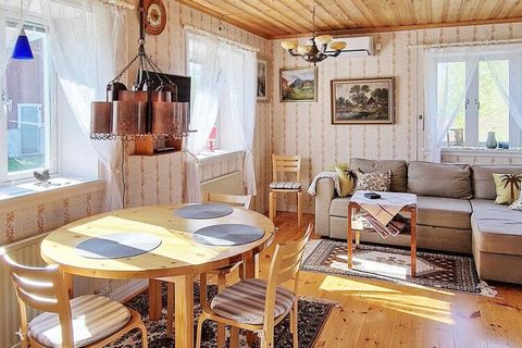 Willkommen in diesem traditionellen Ferienhaus aus den 1850er Jahren, das in malerischer, ruhiger Umgebung bei Ljusdal steht! Sie wohnen hier in Nähe zum Fluss Ljusnan, sowie zu Järvsö, wunderschönen Wanderwegen und vielem mehr, was die Region Hälsin...