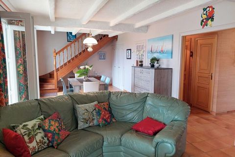 Only 300 m to the long sandy beach. The typical regional holiday home with a wonderfully large winter garden is located outside the town directly on the coast. The spacious holiday home is comfortably furnished, the beautifully landscaped garden prop...