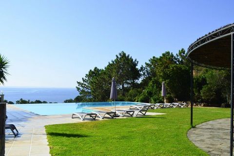 Entre deux baies avec plage de sable fin, en terrasse et avec une magnifique vue panoramique sur la mer bleue - un endroit idéal pour découvrir la beauté de la Corse. Le complexe de vacances avec piscine commune, terrasse ensoleillée et bar est intég...