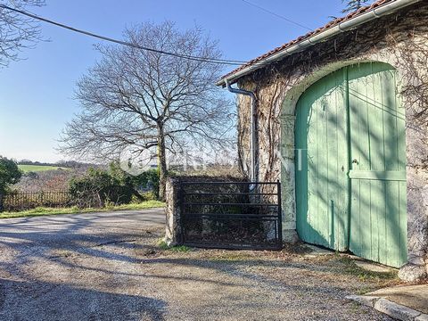 Nestled on the heights of Ossages, perfectly quiet and in a dominant position, 15 minutes from Orthez, 30 minutes from Dax, two hours from Bordeaux and one hour from the Landes coast, discover a superb equestrian estate and its farm. 353 square meter...