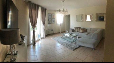 Summary A T2bis apartment, located in the heart of a secure residence which combines comfort and tranquility. With its functional spaces (swimming pool, controlled access, etc.) and its quality finishes, this residence offers an ideal living environm...
