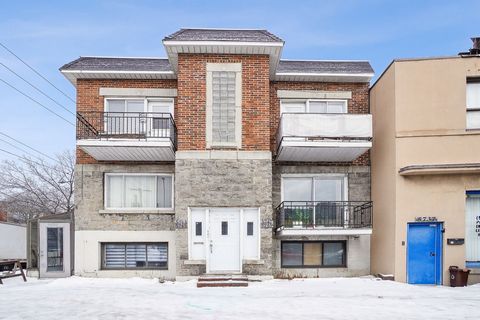 5-plex on a street corner in the Rosemont area. Near several services. There is a 6 1/2 accommodation on the ground floor and the 4 other accommodations are 3 1/2. Several renovations have been carried out over the years. Triple occupancy: The ground...
