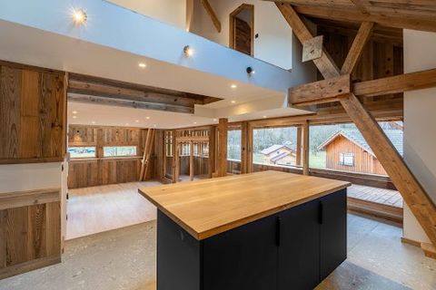 Entremont, in a fully renovated 19th century village house located 100 meters from the center, new apartment of 198 sqm including 188 sqm according to Carrez law. On 3 levels, it consists of an entrance-cellar, games room and ski room. Large living r...